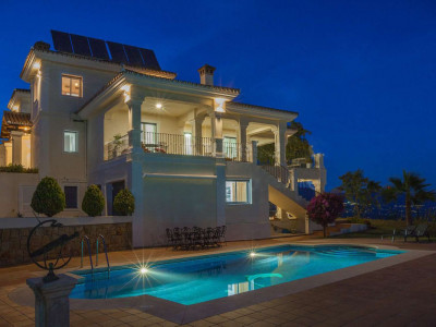 Villa for sale in La Mairena, Marbella East