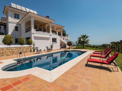 Villa for sale in La Mairena, Marbella East