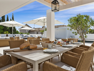 Villa for sale in Las Chapas, Marbella East