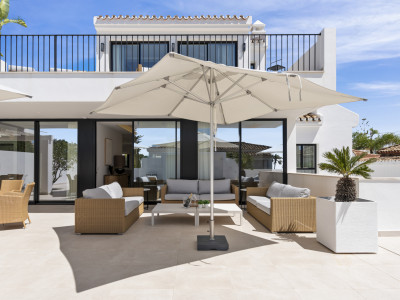 Villa for sale in Las Chapas, Marbella East