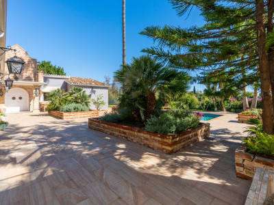 Villa for sale in Fuente del Espanto, Benahavis