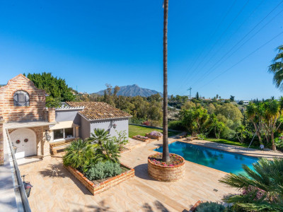 Villa for sale in Fuente del Espanto, Benahavis