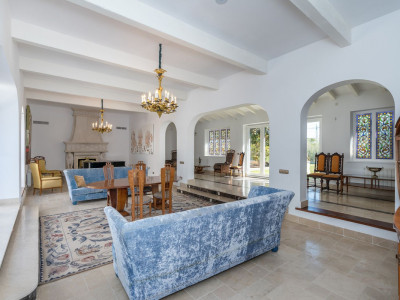 Villa for sale in Fuente del Espanto, Benahavis