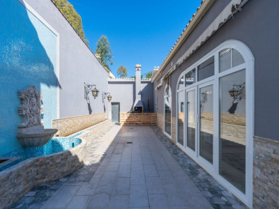 Villa for sale in Fuente del Espanto, Benahavis