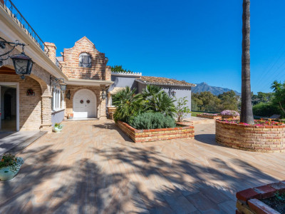 Villa for sale in Fuente del Espanto, Benahavis