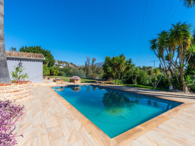 Villa for sale in Fuente del Espanto, Benahavis