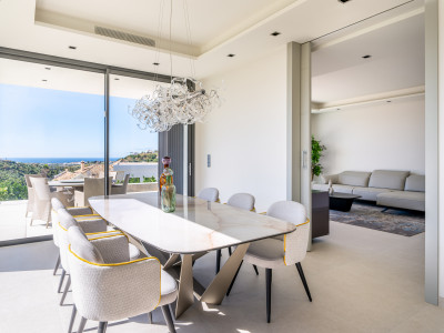 Villa for sale in Lomas de La Quinta, Benahavis