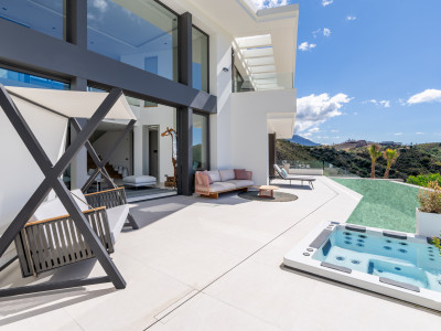 Villa for sale in Lomas de La Quinta, Benahavis