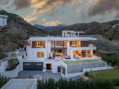 Villa for sale in Lomas de La Quinta, Benahavis