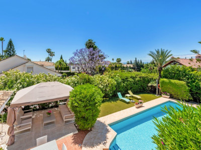 Villa en venta en El Rosario, Marbella Este