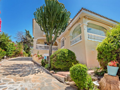 Villa en venta en El Rosario, Marbella Este