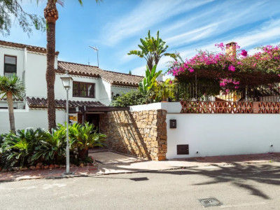 Villa en venta en Valdeolletas, Marbella