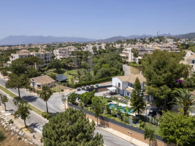 Villa en venta en Elviria, Marbella Este