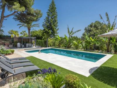 Villa en venta en Elviria, Marbella Este