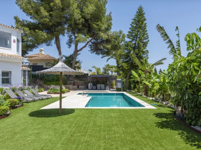 Villa en venta en Elviria, Marbella Este