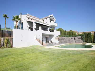 Villa en venta en La Resina Golf, Estepona