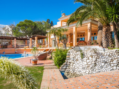 Villa en venta en Estepona