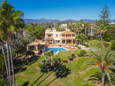 Villa en venta en Estepona