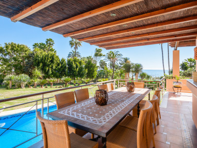 Villa for sale in Estepona