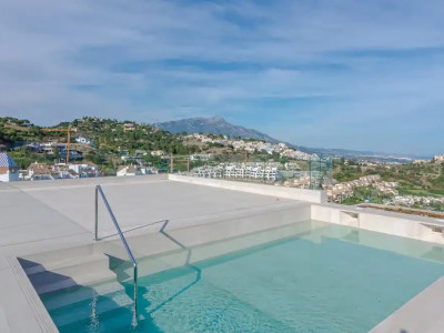 Villa for sale in Los Arqueros, Benahavis