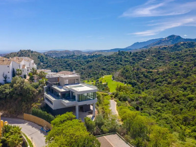 Villa for sale in Los Arqueros, Benahavis