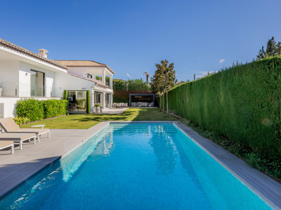 Villa for sale in Nueva Andalucia