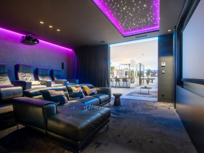 Villa for sale in La Alqueria, Benahavis