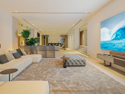 Villa en venta en El Madroñal, Benahavis