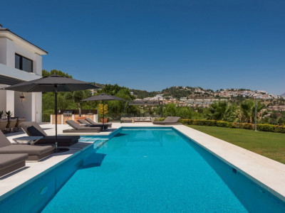 Villa en venta en Los Almendros, Benahavis