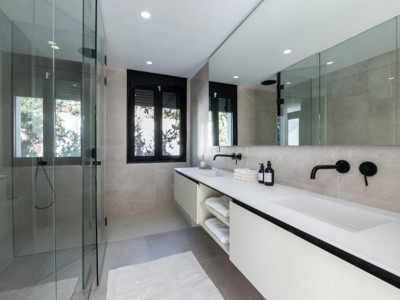 Villa zum Verkauf in El Paraiso, Estepona