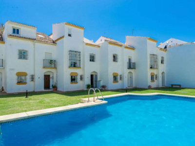 Adosado en venta en El Rosario, Marbella Este