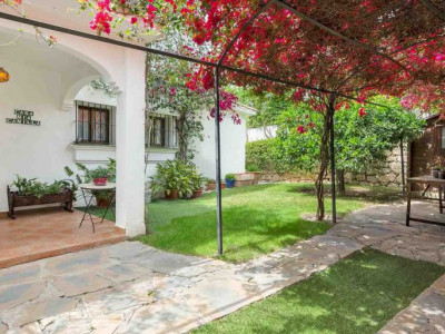 Villa for sale in Parcelas del Golf, Nueva Andalucia