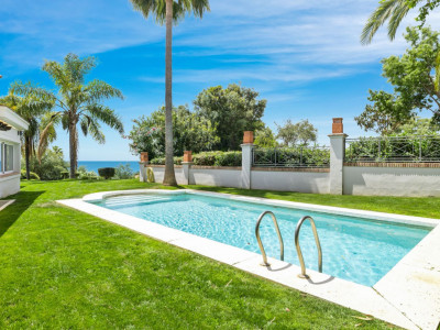 Villa for sale in El Rosario, Marbella East