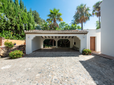 Villa for sale in Paraiso Medio, Estepona