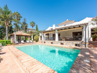 Villa for sale in Paraiso Medio, Estepona