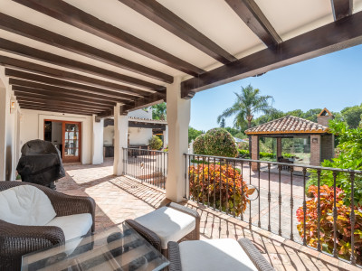 Villa for sale in Paraiso Medio, Estepona