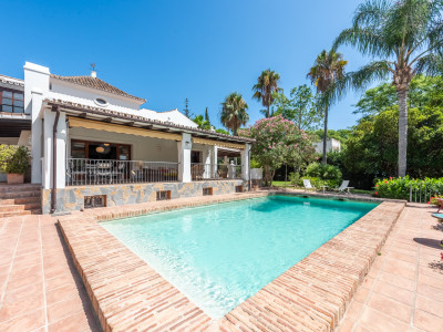 Villa for sale in Paraiso Medio, Estepona