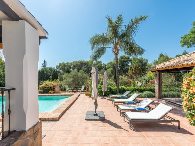 Villa for sale in Paraiso Medio, Estepona