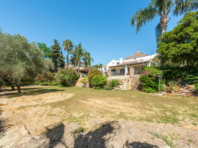 Villa for sale in Paraiso Medio, Estepona