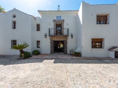 Villa for sale in Paraiso Medio, Estepona