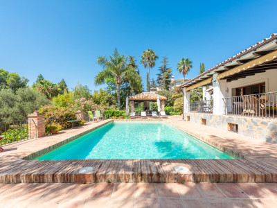 Villa for sale in Paraiso Medio, Estepona