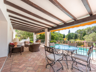 Villa for sale in Paraiso Medio, Estepona