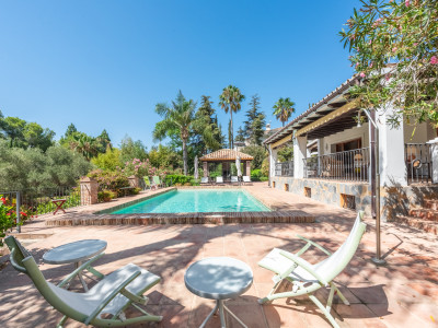 Villa for sale in Paraiso Medio, Estepona