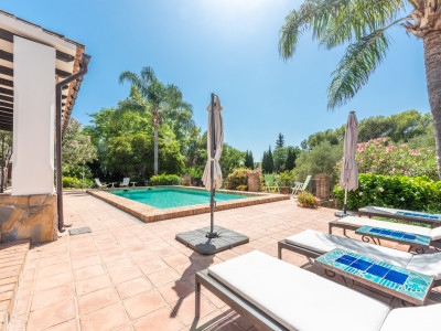 Villa for sale in Paraiso Medio, Estepona