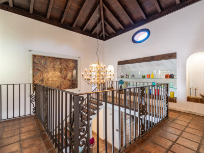 Villa for sale in Paraiso Medio, Estepona