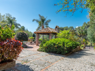 Villa for sale in Paraiso Medio, Estepona