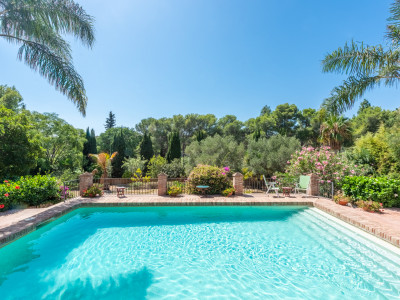 Villa for sale in Paraiso Medio, Estepona