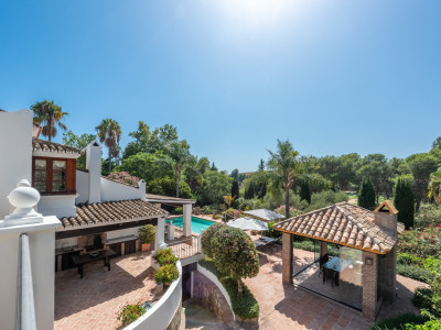 Villa for sale in Paraiso Medio, Estepona