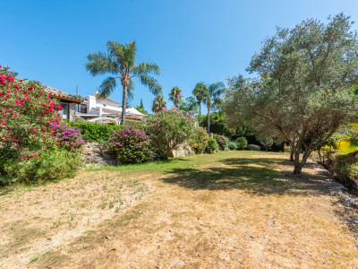 Villa for sale in Paraiso Medio, Estepona