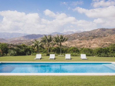 Villa for sale in Hacienda las Chapas, Marbella East